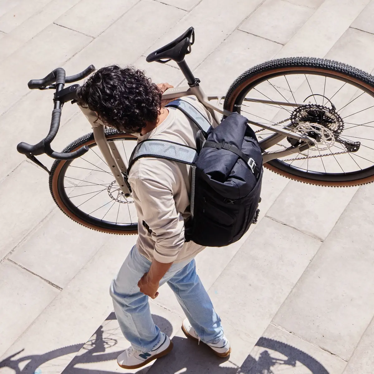 otinga Flow schwarz, recyceltes PES-Gewebe, PU-beschichtet, mit Laptopfach, Rucksack bei Bag-Age Berlin.