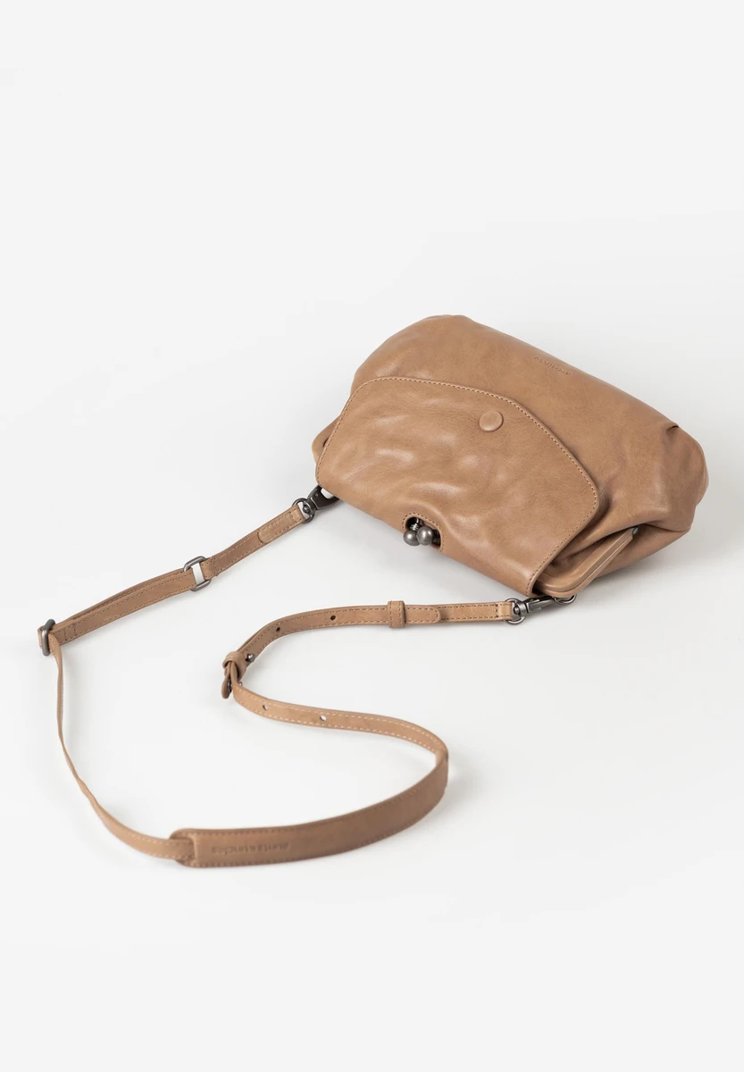 Aunts & Uncles Mrs. Madeline Iced Coffee – bolsa transversal – Bege – vista do produto 4