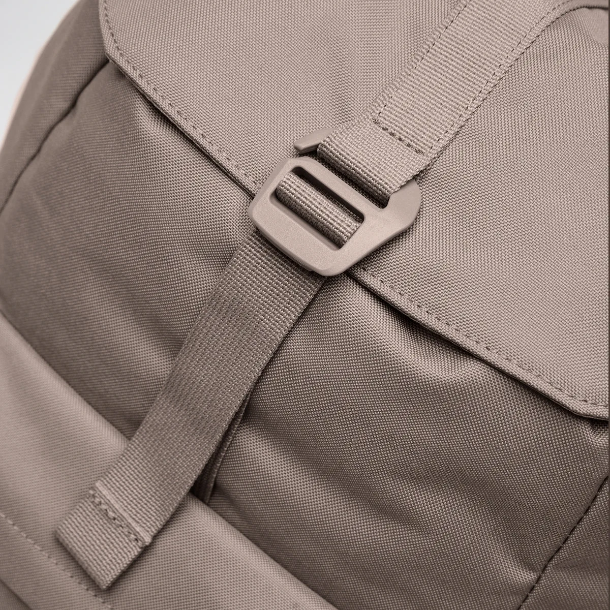 GOT BAG Flap Pack Oyster Monochrome – Detailansicht 2 | nachhaltig | Bag-Age