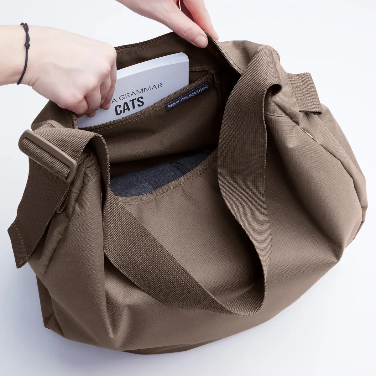 GOT BAG Curved Bag Oyster Monochrome – imagem de produto | sustentável | Bag-Age