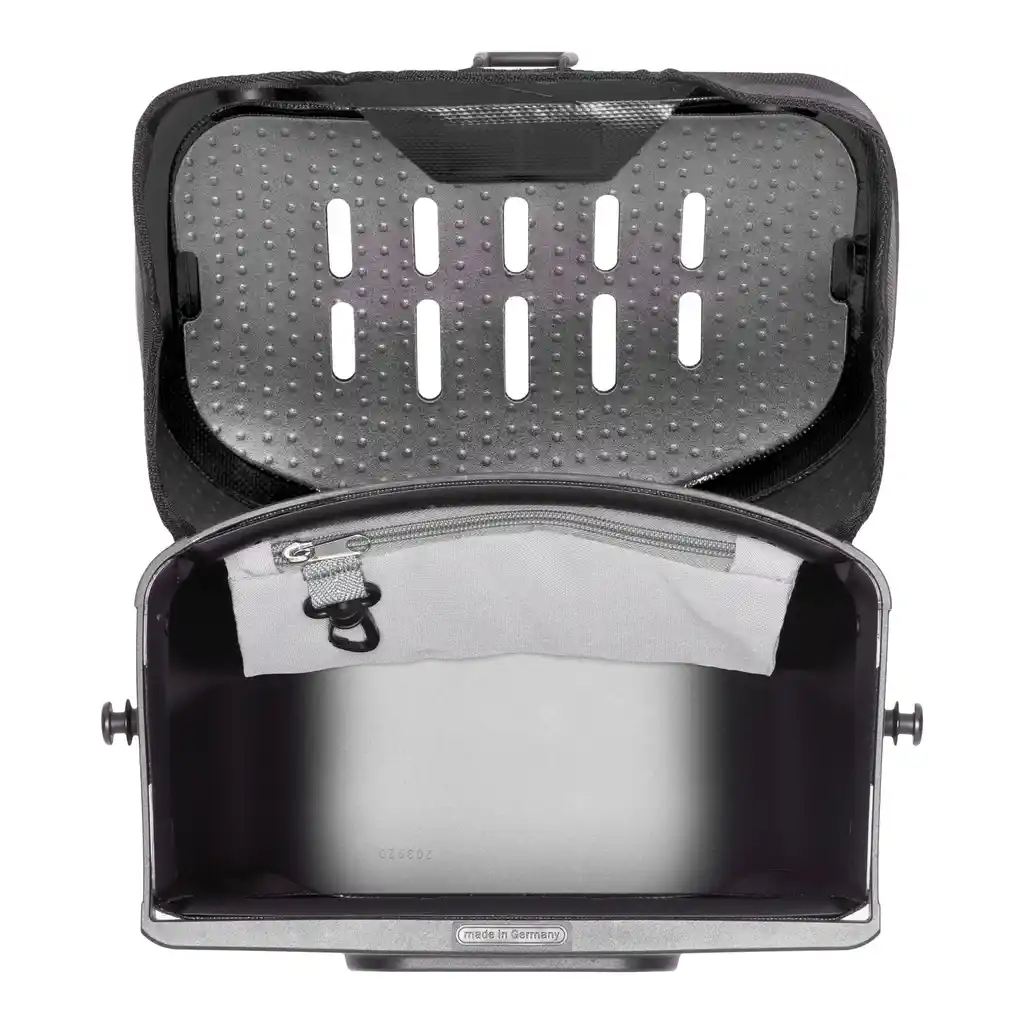 ORTLIEB Ultimate Black handlebar bag, inside view, at Bag-Age