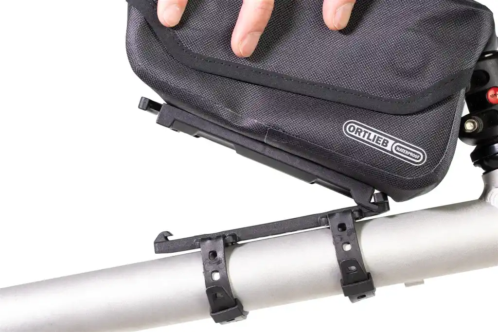 ORTLIEB Toptube-Bag Black top tube bag, detail view, at Bag-Age