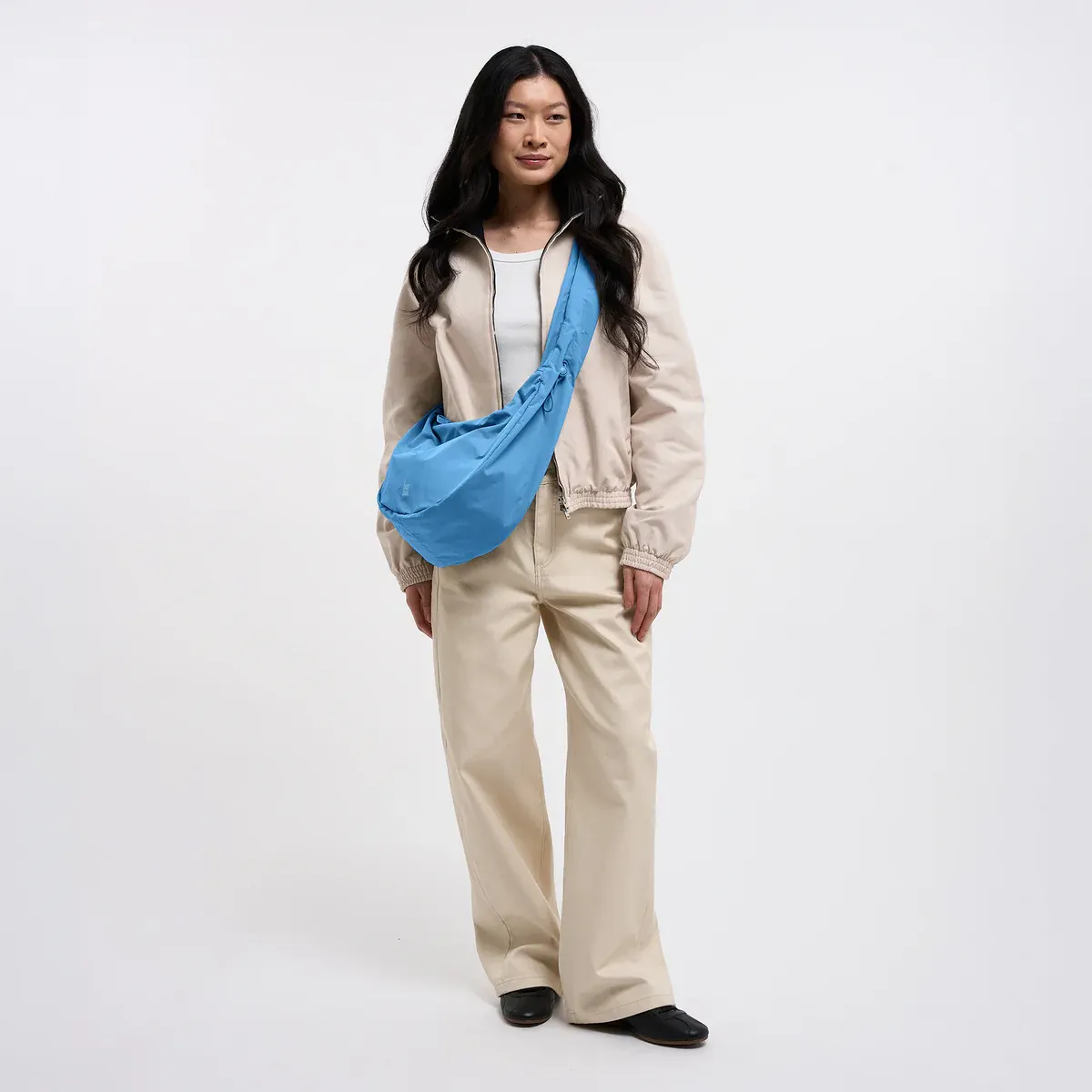 GOT BAG Moon Bag Ruffle Aqua Monochrome – photo lifestyle 2 | durable | Bag-Age