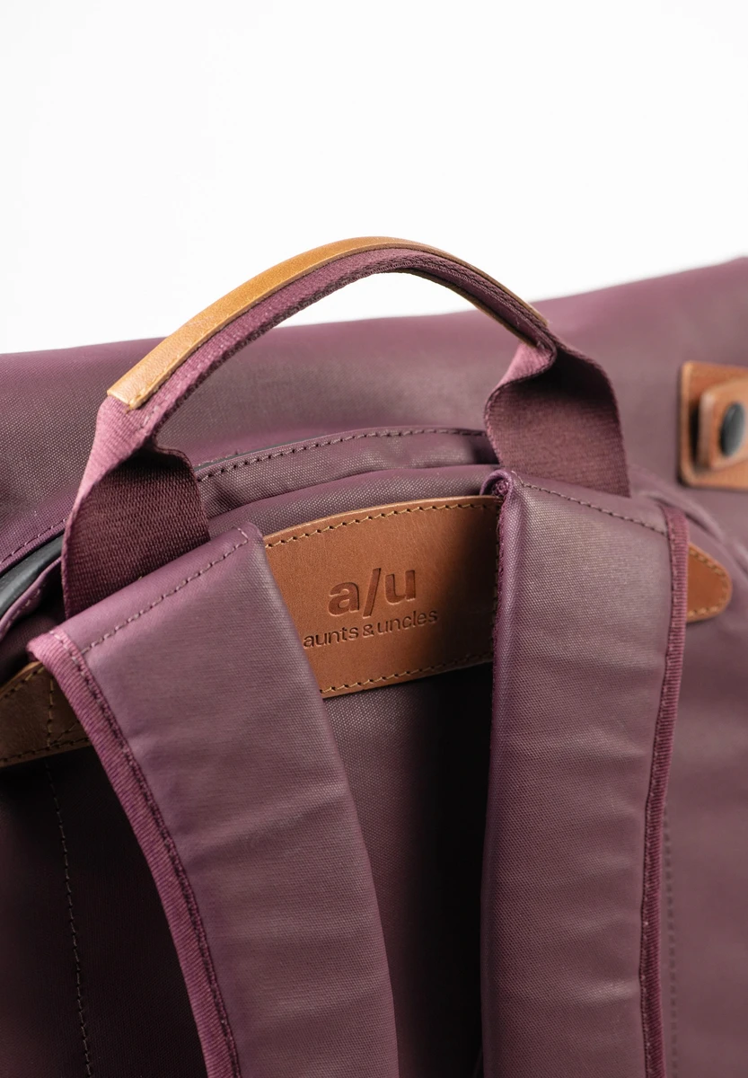 aunts & uncles Osaka Cherry Laquer bolso, vista trasera, en Bag-Age Berlin