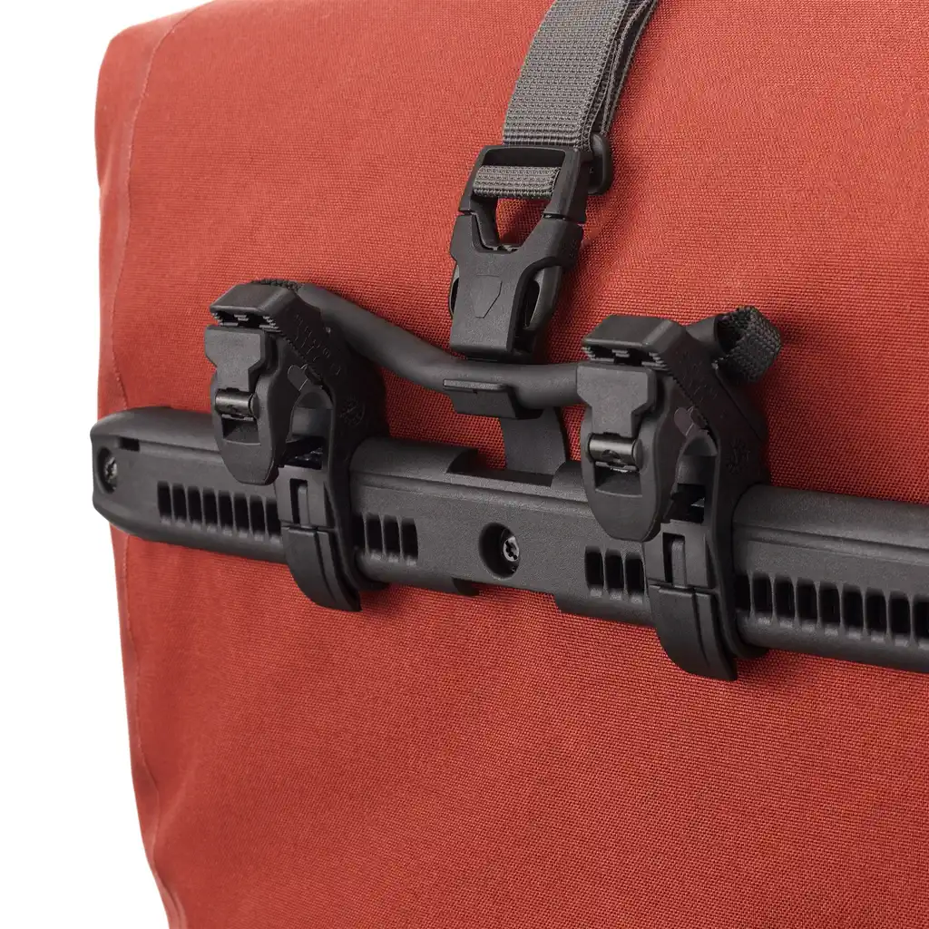 ORTLIEB Back-Roller Plus Dark Chili – alforge – Vermelho – vista traseira