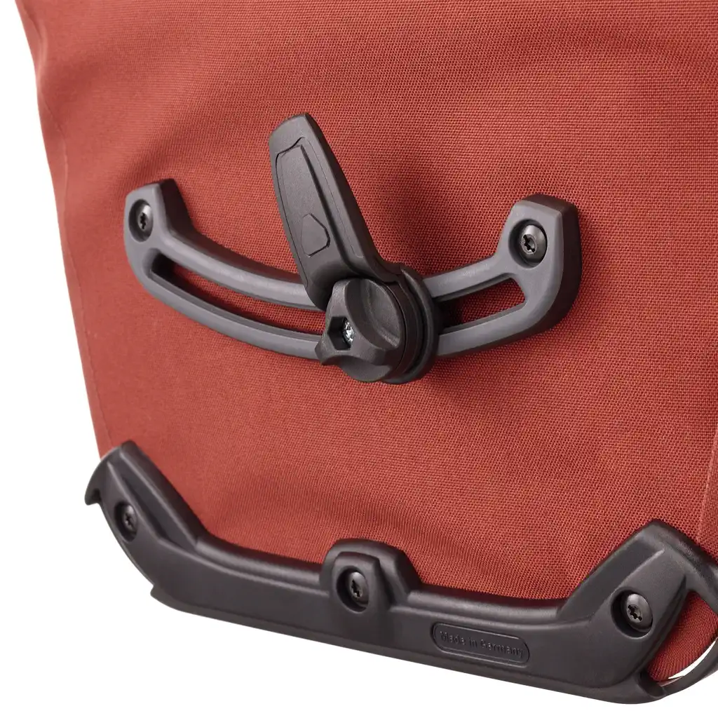ORTLIEB Back-Roller Plus Dark Chili – alforge – Vermelho – vista traseira