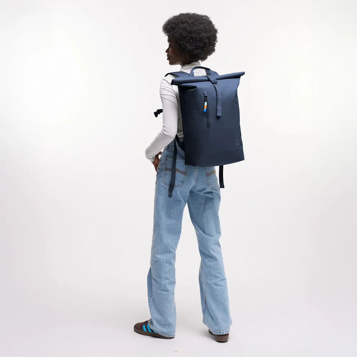 GOT BAG Rolltop Lite 2.0 Deep Ocean – lifestylefoto 1 | duurzaam | Bag-Age