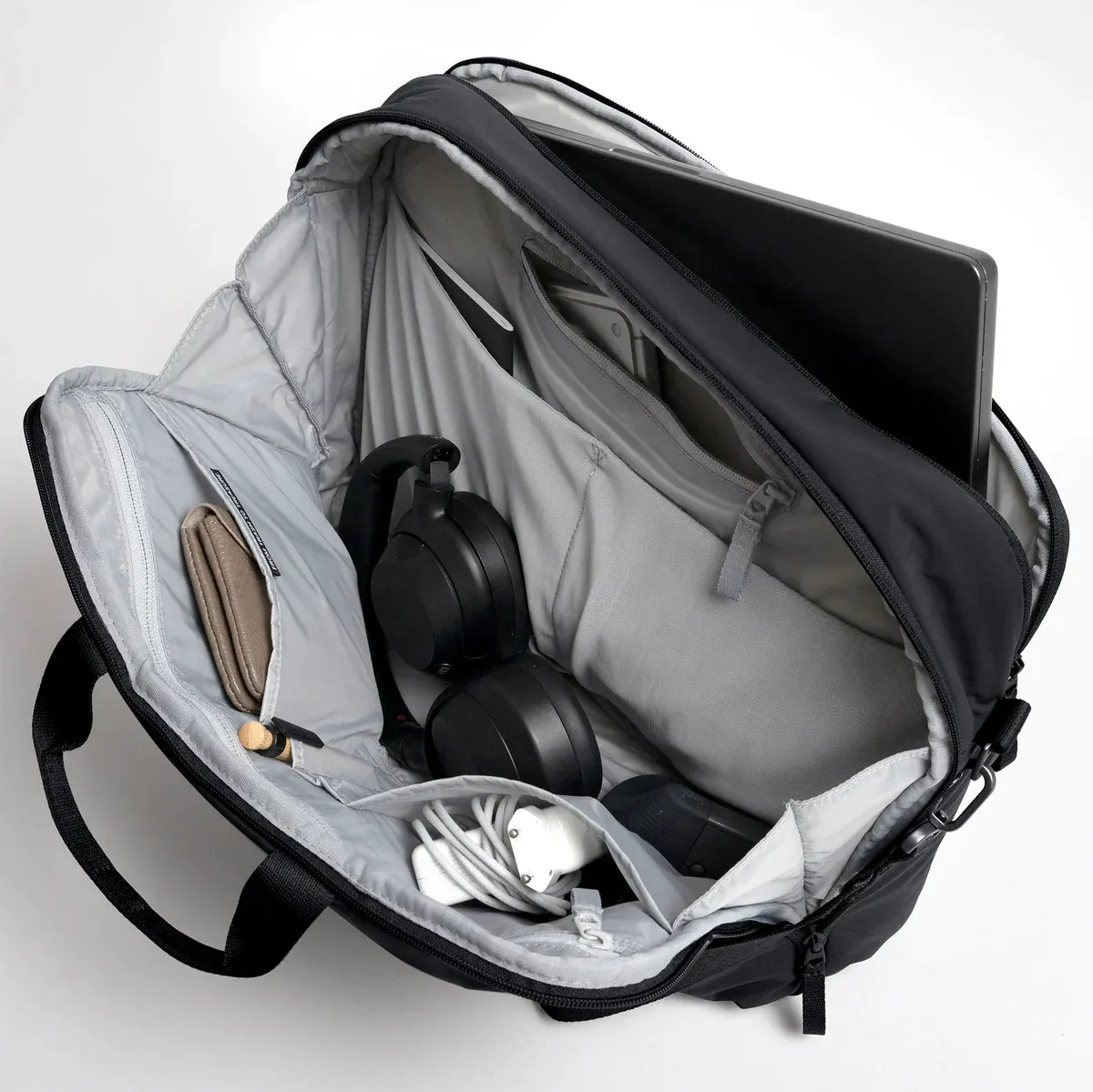 GOT BAG Commuter Bag Black Monochrome – vue latérale | durable | Bag-Age