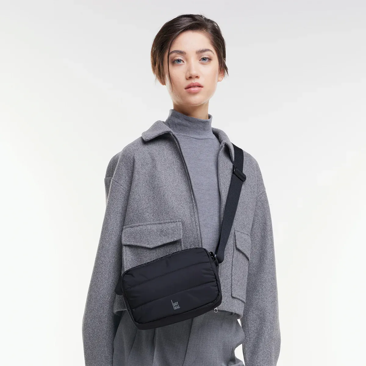 GOT BAG Puffer Crossbody Bag Black Monochrome – Lifestyle-Foto 2 | nachhaltig | Bag-Age