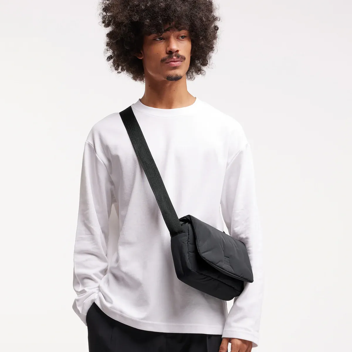 GOT BAG Cloud Crossbody Bag Black Monochrome – Lifestyle-Foto 2 | nachhaltig | Bag-Age