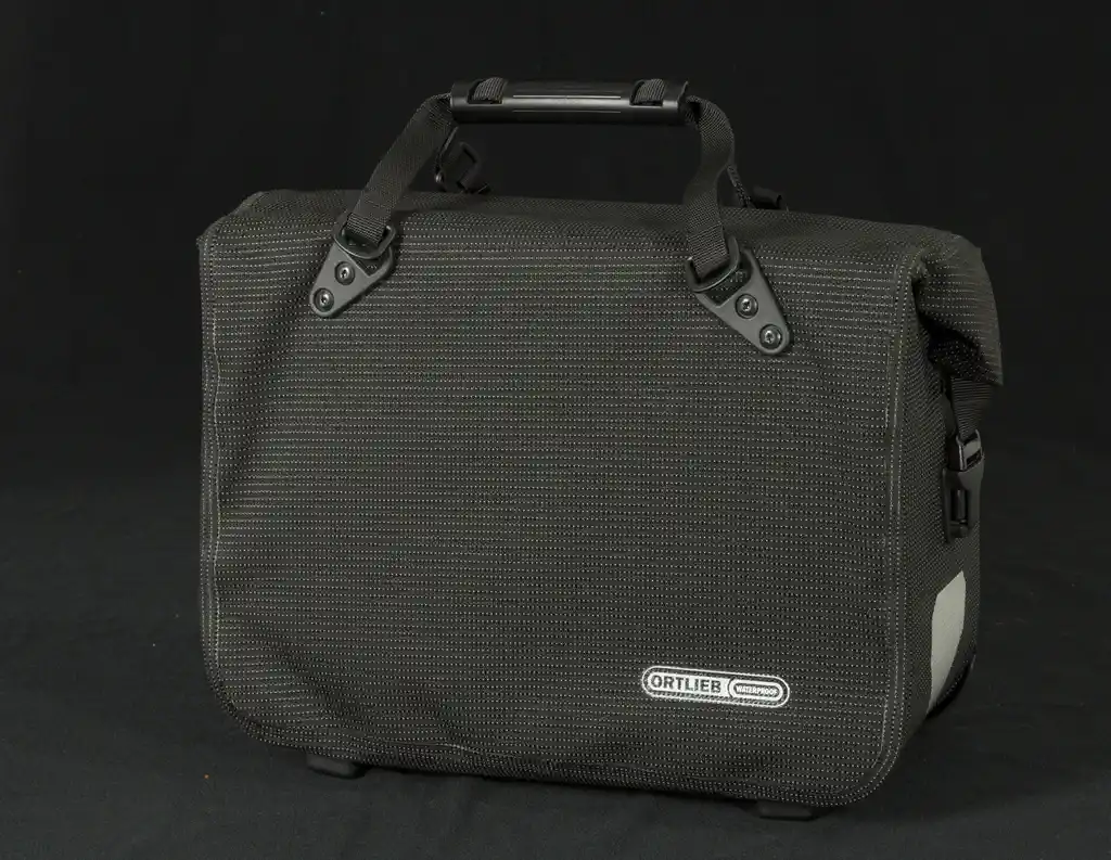 ORTLIEB Office-Bag Black Reflective Bike Business Bag, Detailansicht, bei Bag-Age