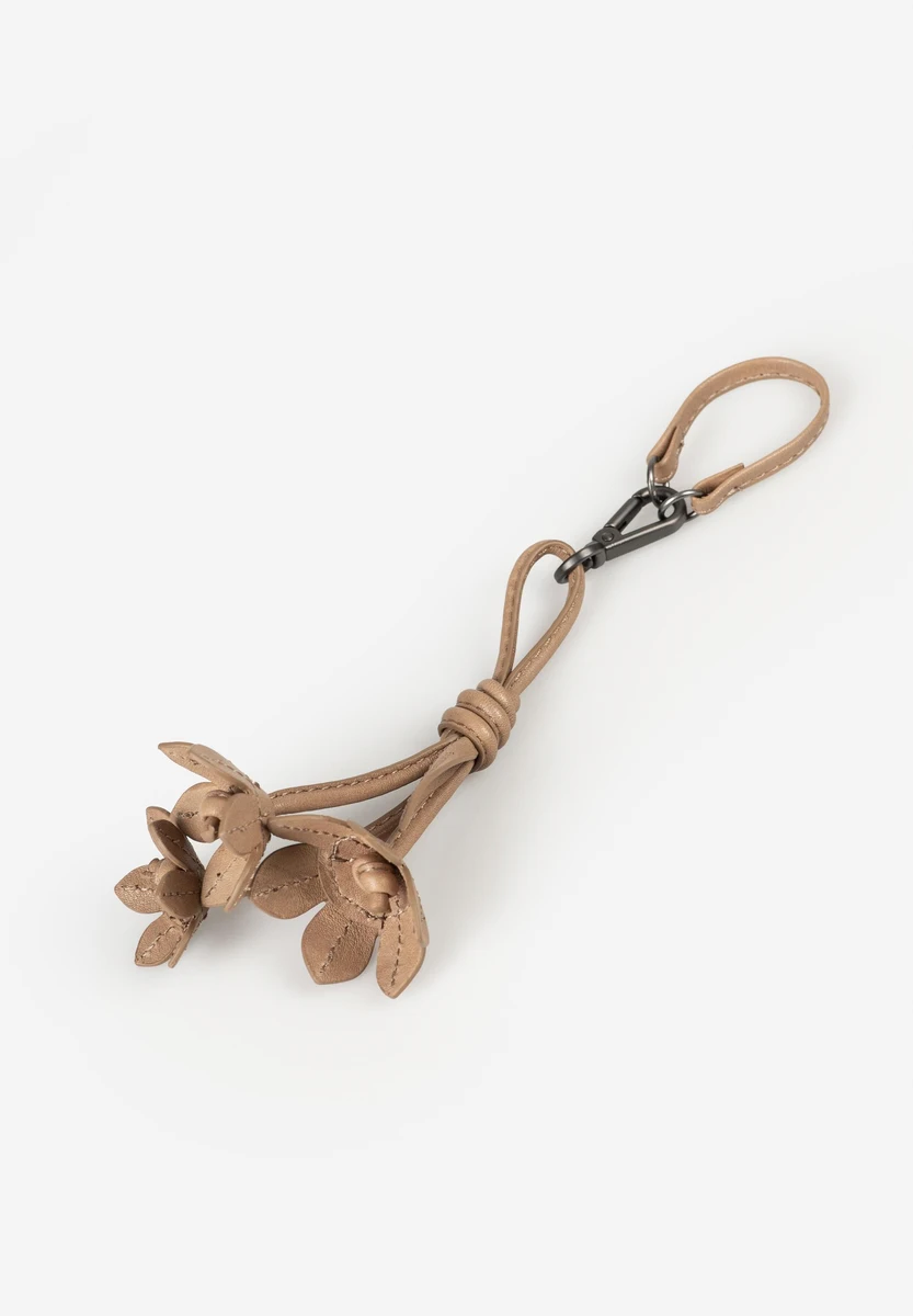Aunts & Uncles Violet Charm Iced Coffee – zawieszka do torby – Beżowy – widok produktu 2
