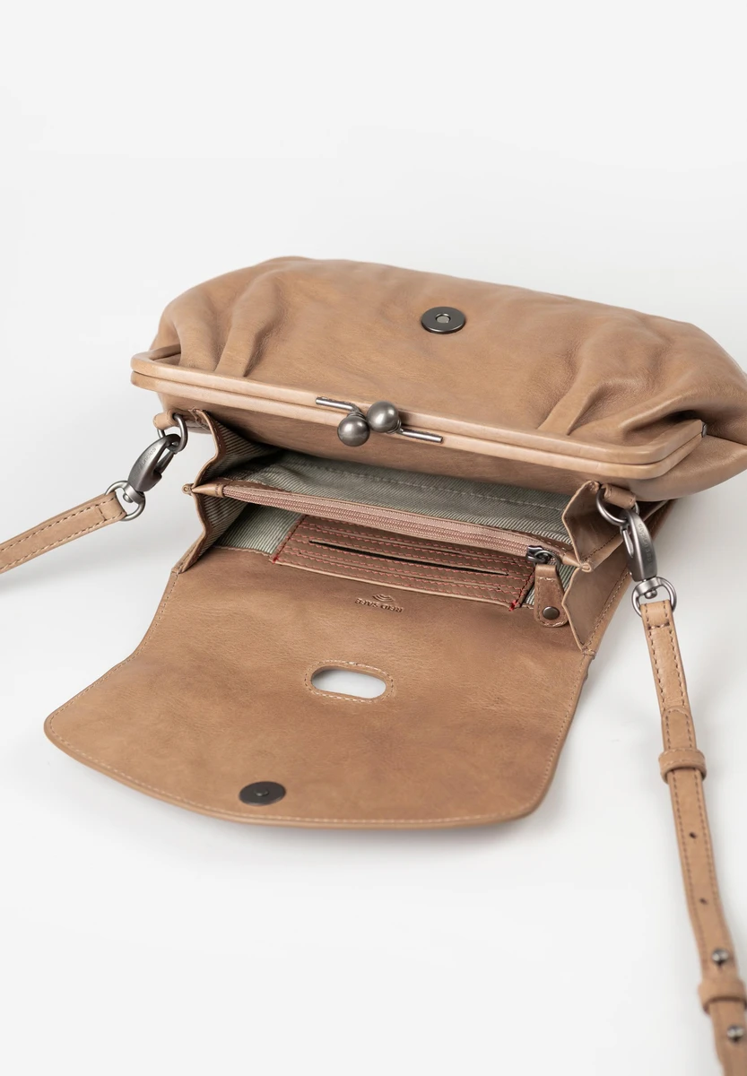 Aunts & Uncles Mrs. Madeline Iced Coffee – bolsa transversal – Bege – vista do produto 5