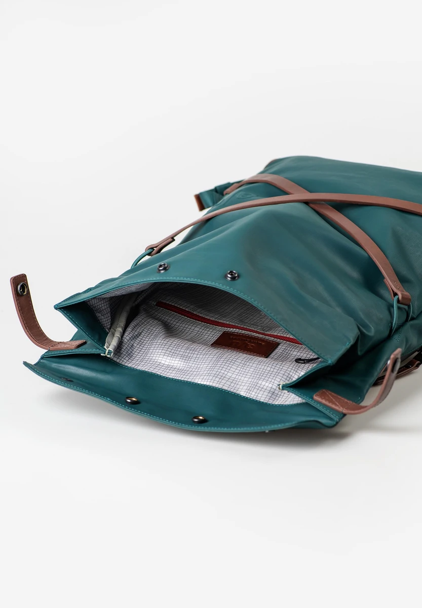 aunts & uncles Yokohama Transformative Teal bag, back view, at Bag-Age Berlin