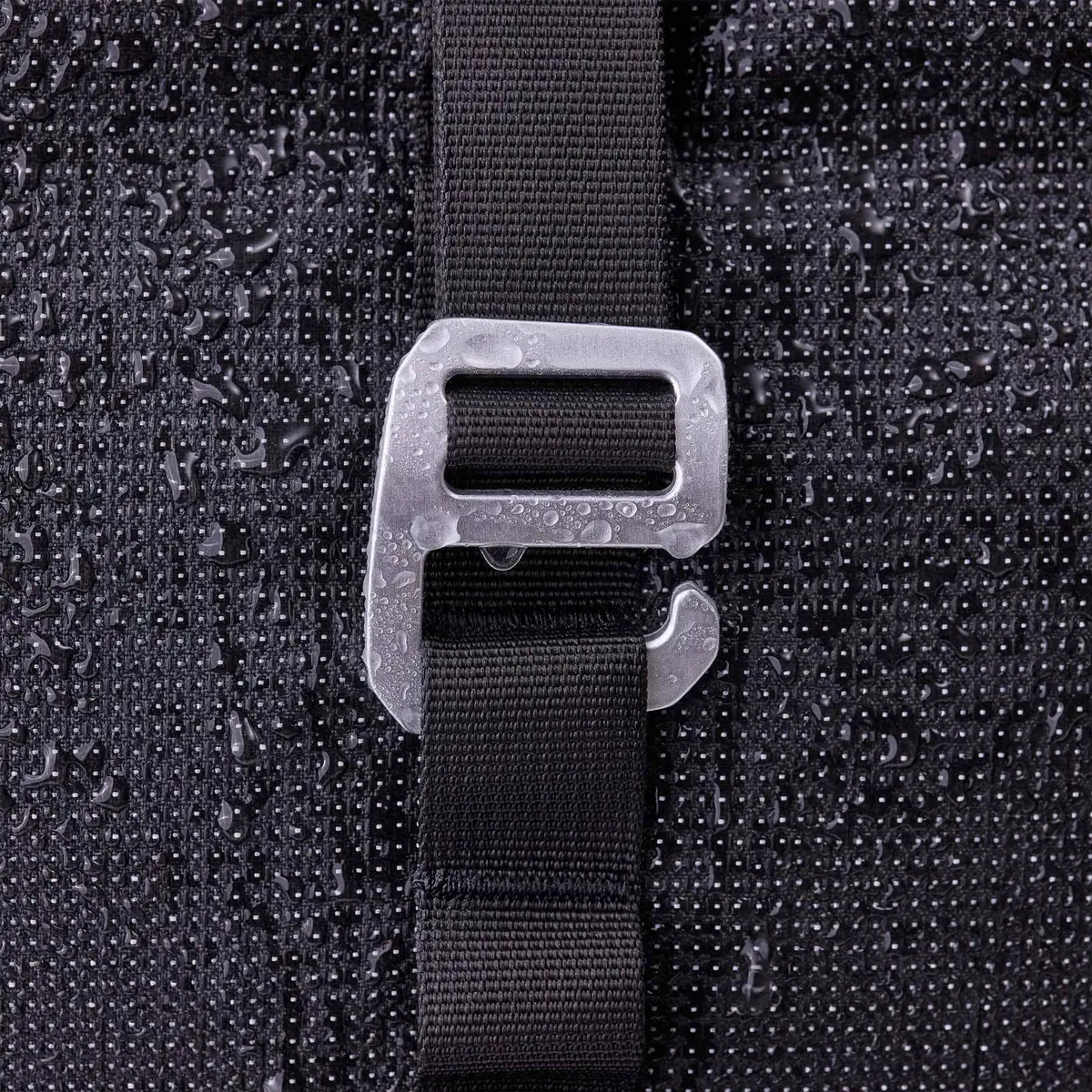 otinga Bike&Hike V2 reflektierend-schwarz für wycieczki rowerowe i piesze - wodoodporny w 100%, certyfikat Fair Trade, bei Bag-Age Berlin.