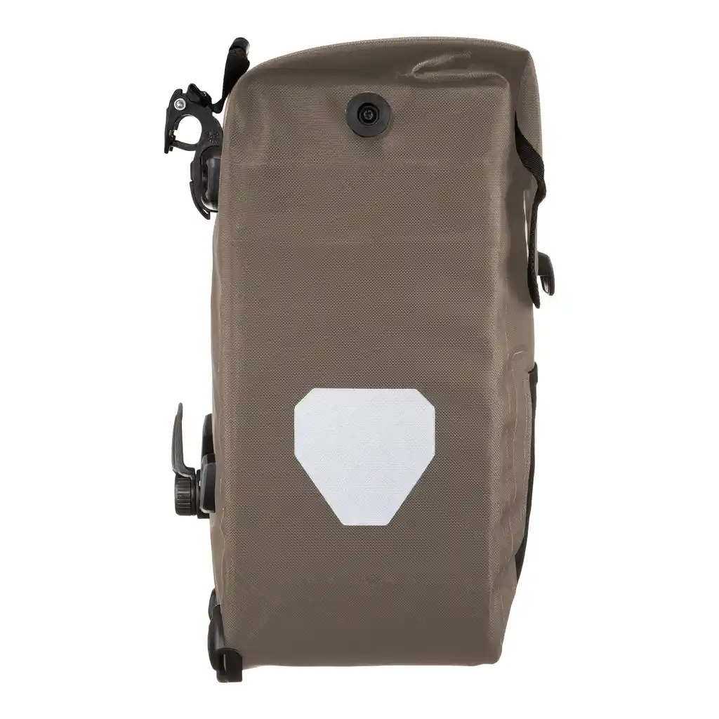 ORTLIEB Pedal-Mate Dark Sand Bike Business Bag, Seitenansicht, bei Bag-Age