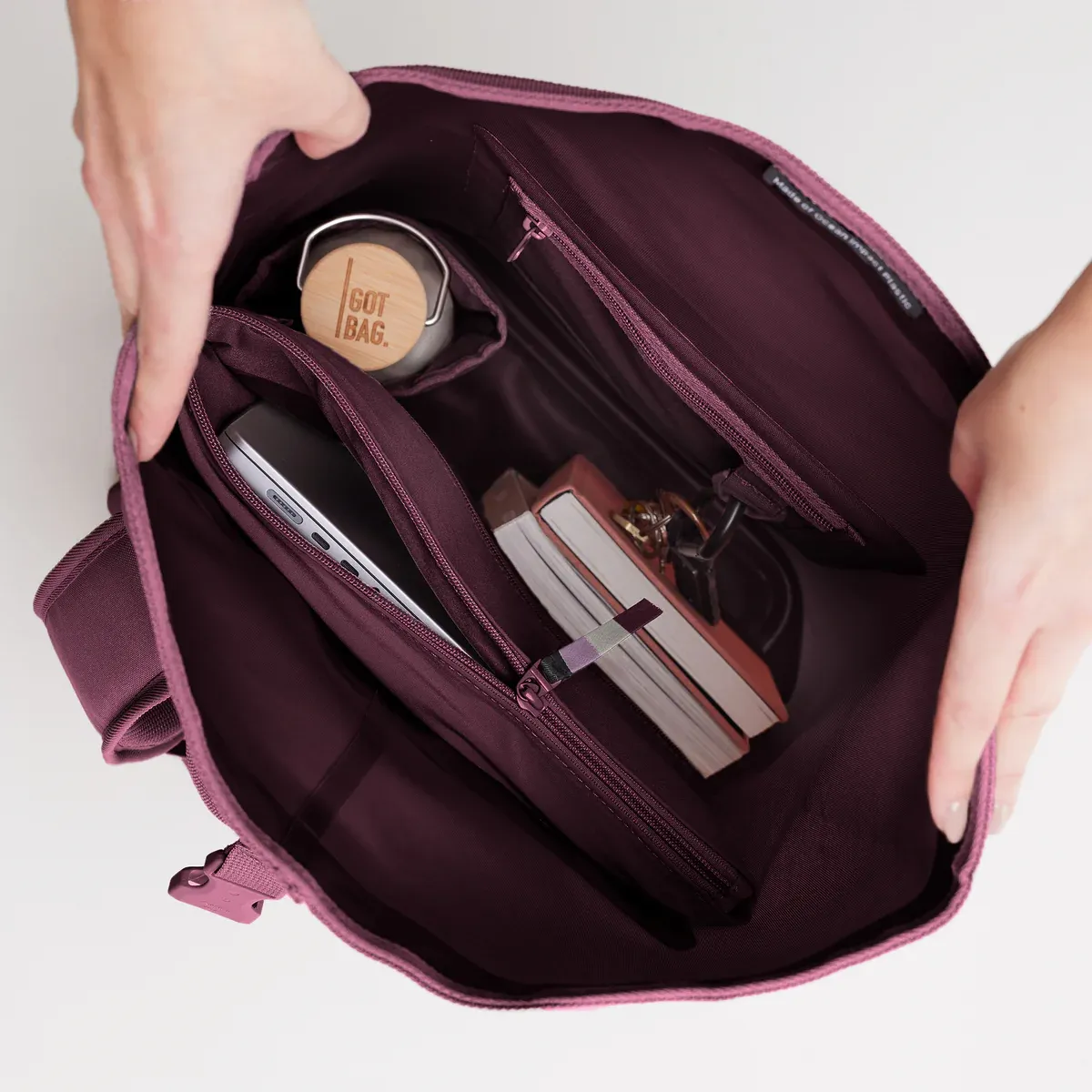 GOT BAG Rolltop Lite 2.0 Kraken Monochrome – zijaanzicht 1 | duurzaam | Bag-Age