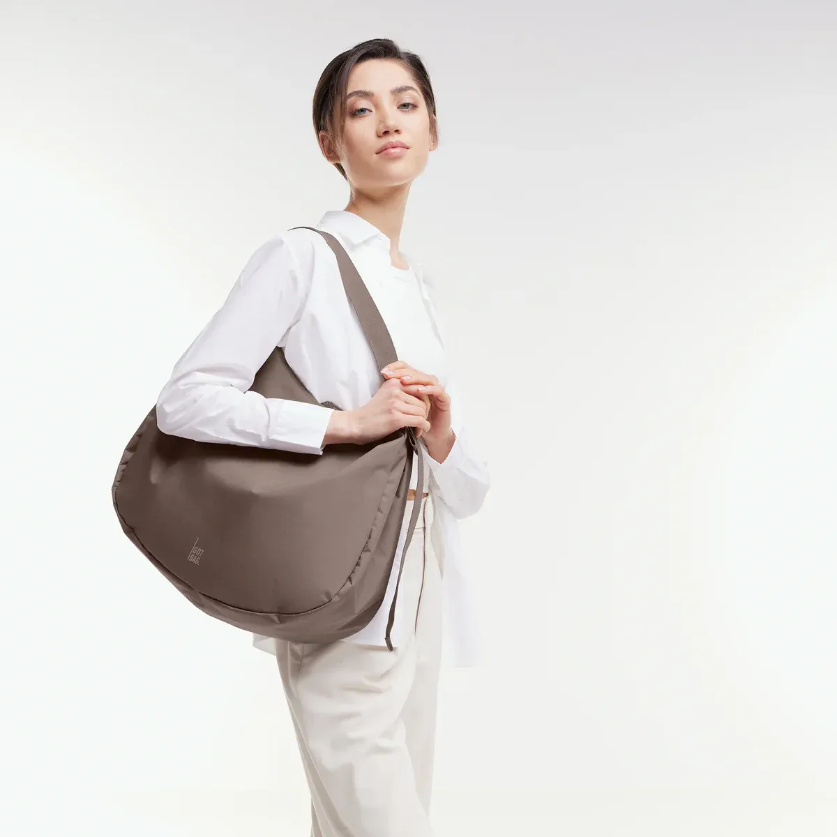 GOT BAG Curved Bag Oyster Monochrome – foto lifestyle 1 | sustentável | Bag-Age