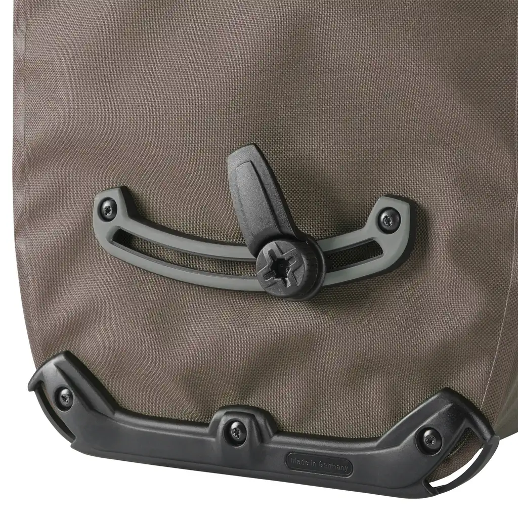 ORTLIEB Pedal-Mate Dark Sand Bike Business Bag, Detailansicht, bei Bag-Age