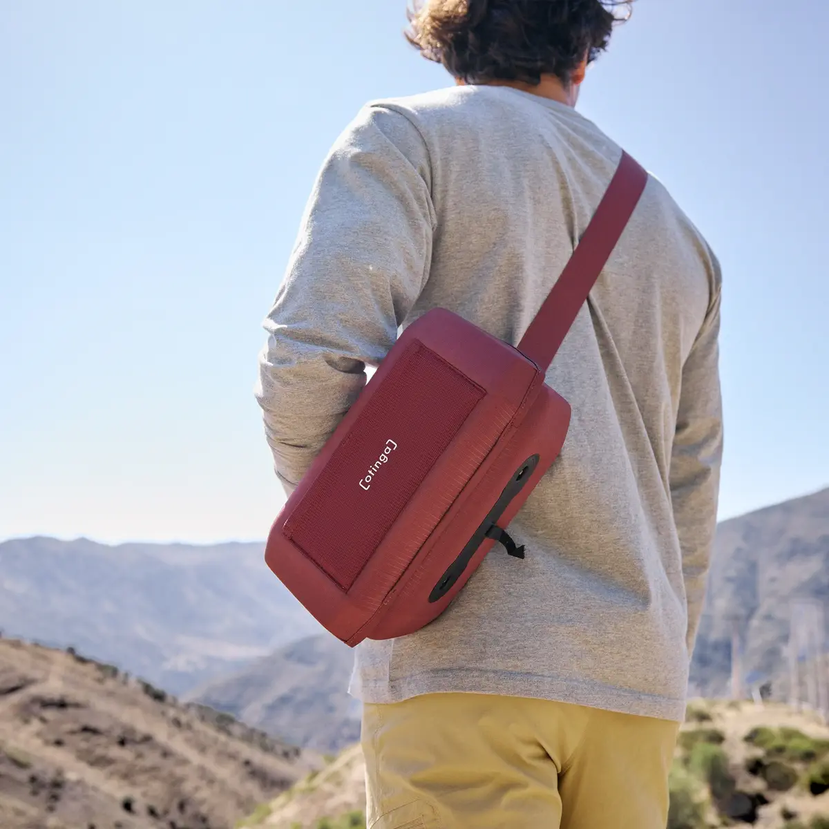 otinga Handlebag V2 rost-rot, tejido PES reciclado, recubierto de PU, 100% impermeable, alforja de bici bei Bag-Age Berlin.