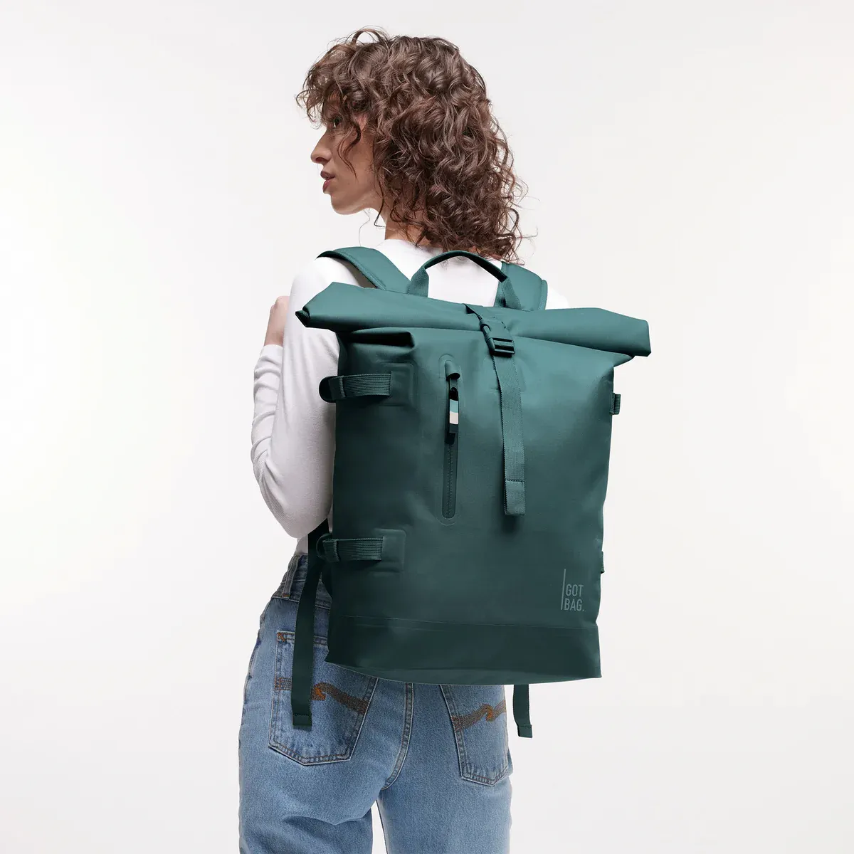 GOT BAG Rolltop 2.0 Sea Teal Monochrome – foto lifestyle 1 | sustentável | Bag-Age