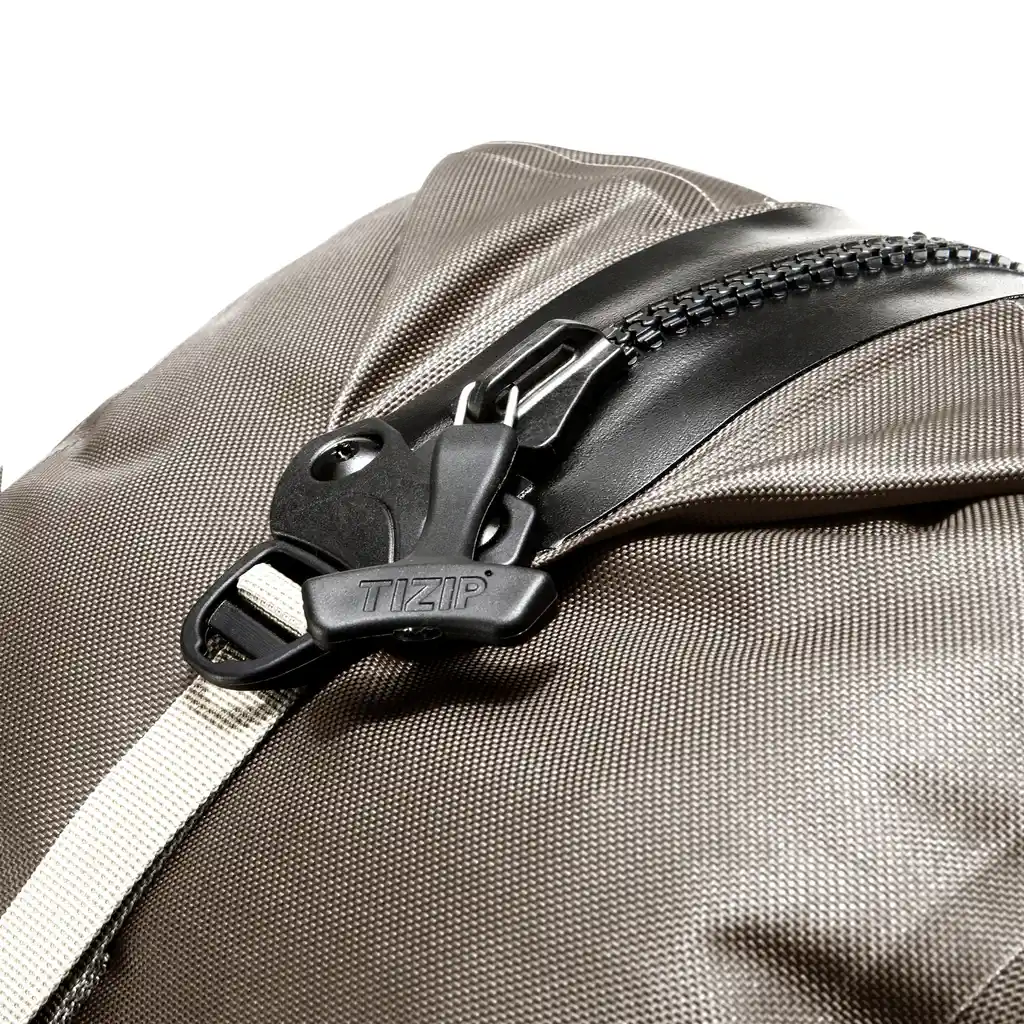 ORTLIEB Atrack Dark Sand Reiserucksack, Detailansicht, bei Bag-Age