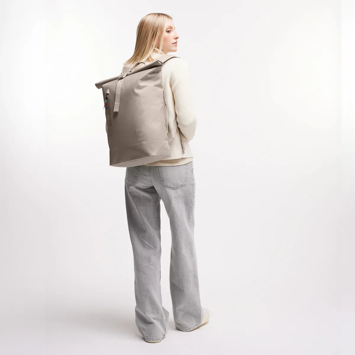 GOT BAG Rolltop Lite 2.0 Scallop – photo lifestyle 2 | durable | Bag-Age