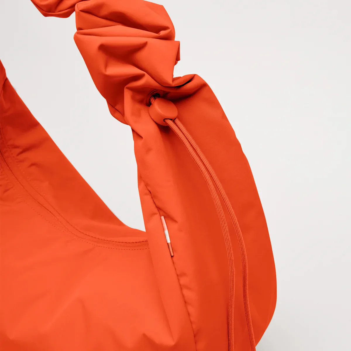 GOT BAG Moon Bag Ruffle Vichy Hot Coral Monochrome – vue détail | durable | Bag-Age