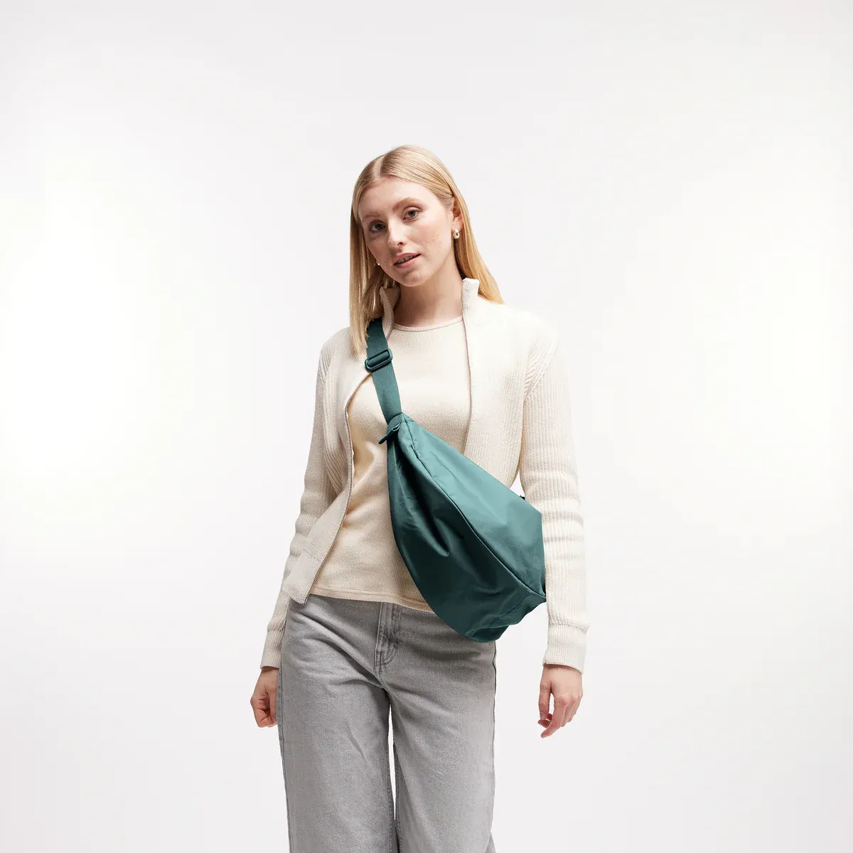 GOT BAG Moon Bag Large Sea Teal Monochrome – lifestylefoto 1 | duurzaam | Bag-Age