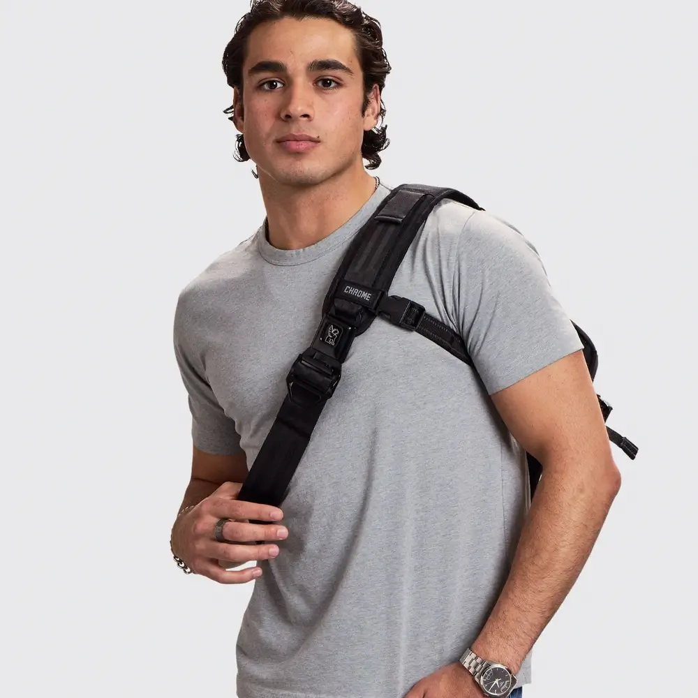 Chrome Industries Kadet Max 15L Sling – Vorderansicht