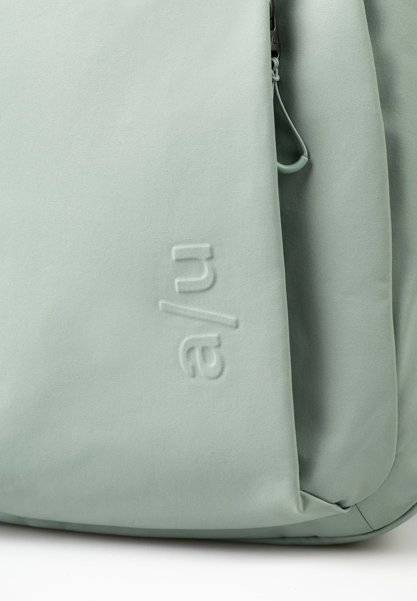 aunts & uncles Toshimoi RE Sage Green bolso, vista trasera, en Bag-Age Berlin