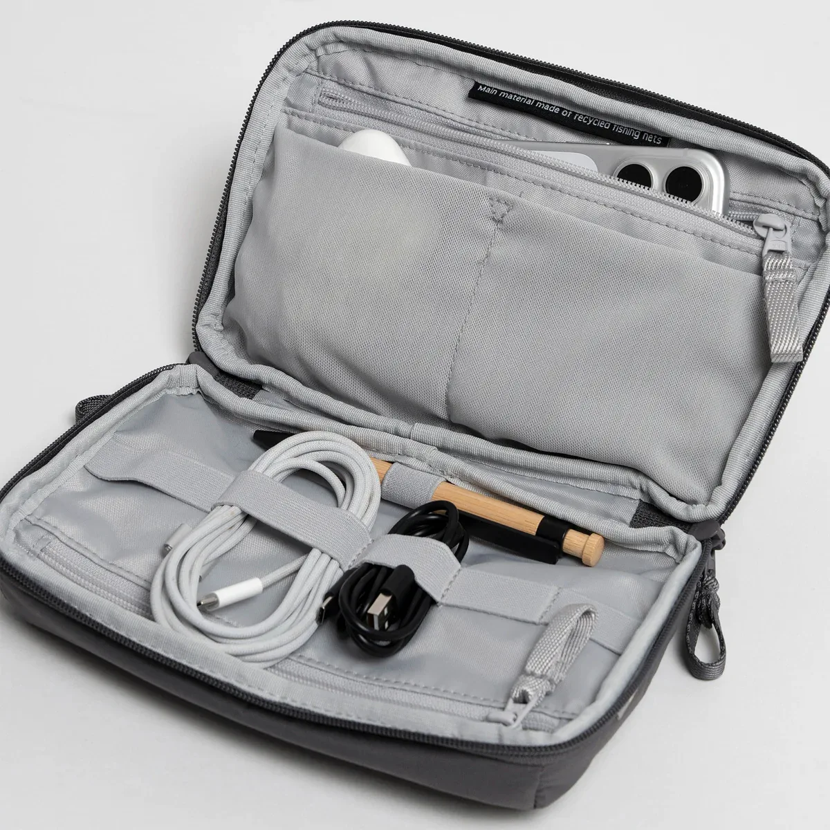 GOT BAG Commuter Tech Pouch Shark Monochrome – geöffnet 1 | nachhaltig | Bag-Age