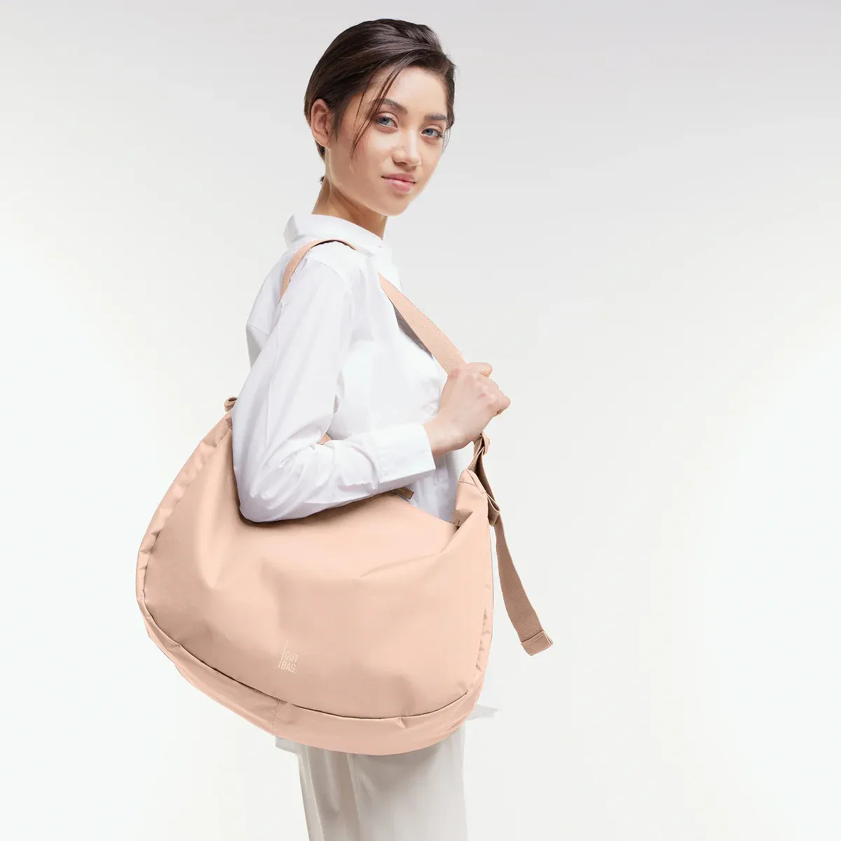 GOT BAG Curved Bag Pearl Monochrome – lifestyle photo 1 | sustainable | Bag-Age