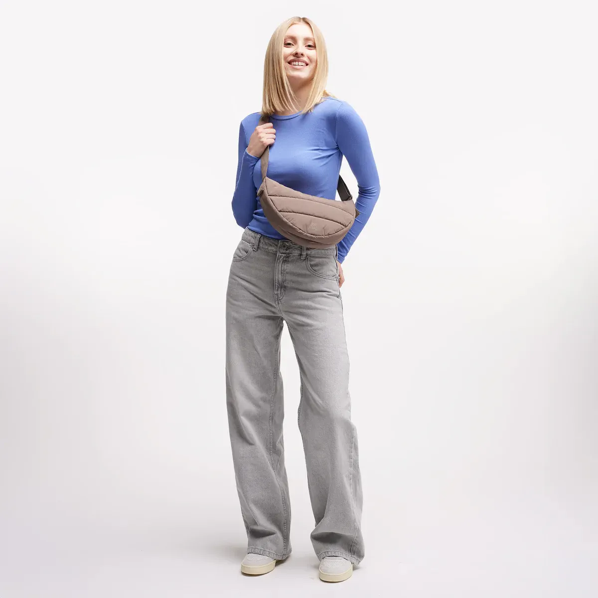 GOT BAG Puffer Moon Bag Small Oyster Monochrome – foto lifestyle 1 | sostenibile | Bag-Age