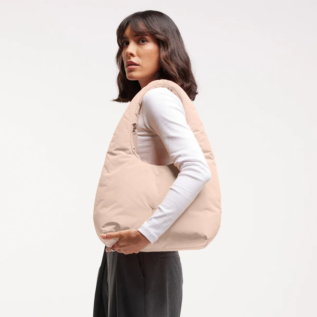 GOT BAG Cloud Shoulder Bag Pearl Monochrome – lifestyle photo | sustainable | Bag-Age