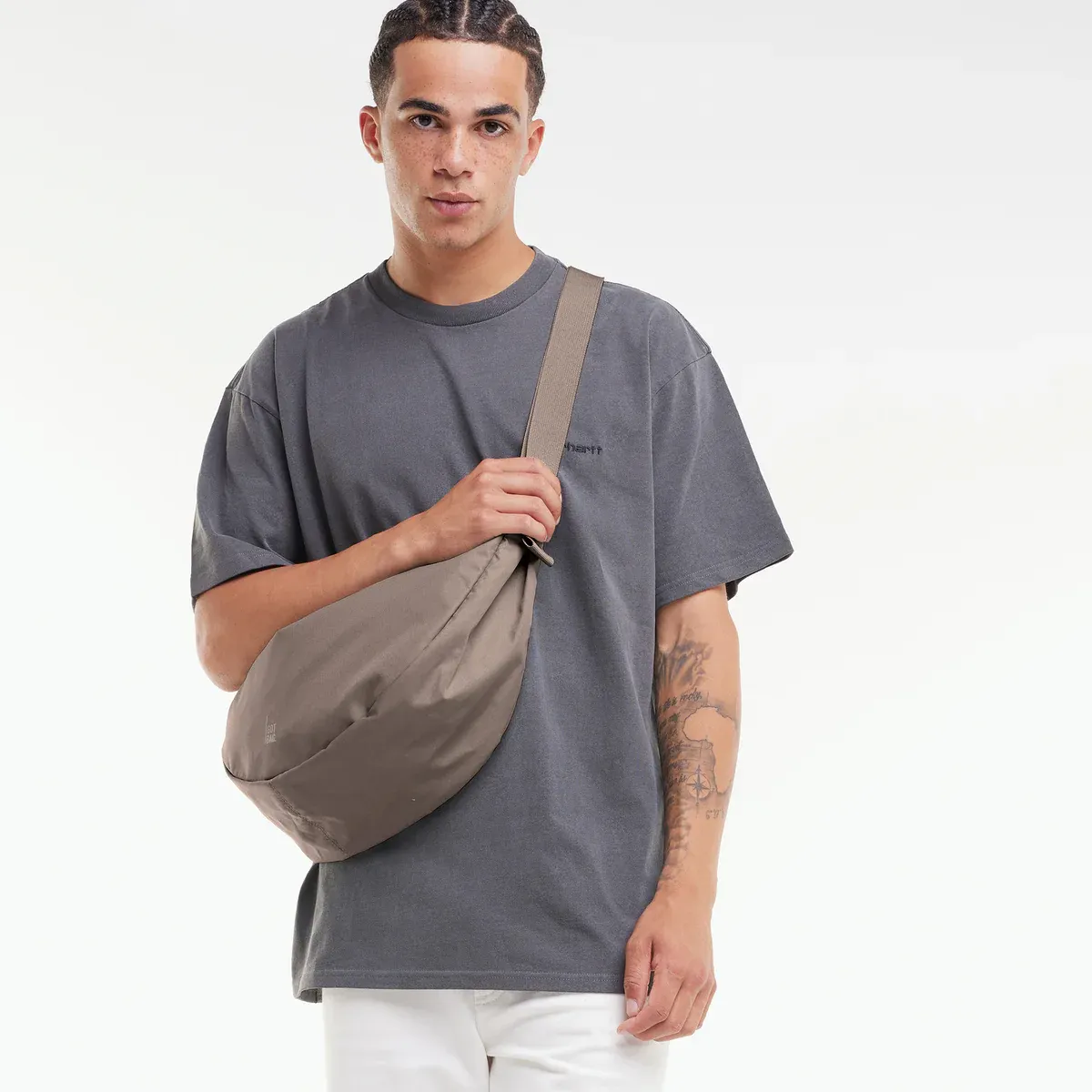 GOT BAG Moon Bag Large Oyster Monochrome – foto lifestyle 2 | sostenibile | Bag-Age