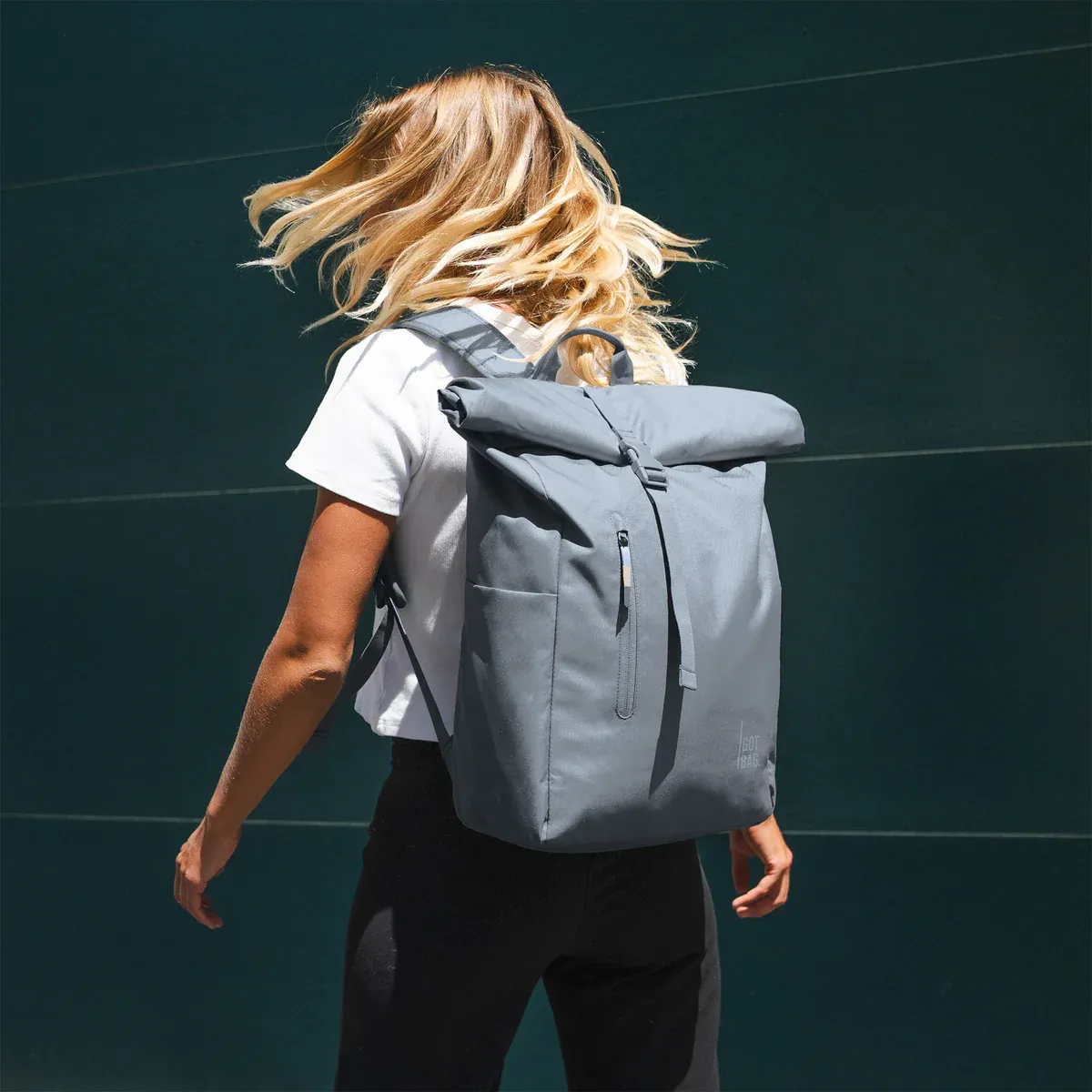 GOT BAG Rolltop Easy Marlin Monochrome – zdjęcie lifestyle 3 | zrównoważona | Bag-Age