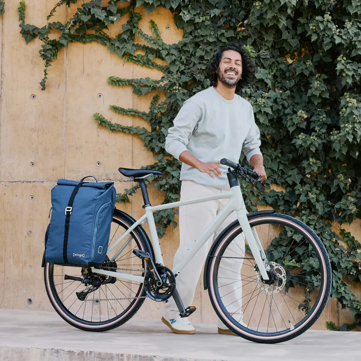 otinga Flip V3 arctic-blau für Pendeln & Alltag in der Stadt - mit Laptopfach, Fair-Trade-zertifiziert, bei Bag-Age Berlin.