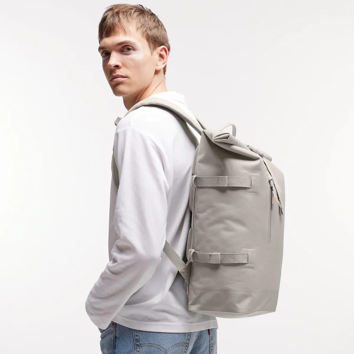 GOT BAG Rolltop 2.0 Clam Monochrome – foto lifestyle 2 | sostenibile | Bag-Age