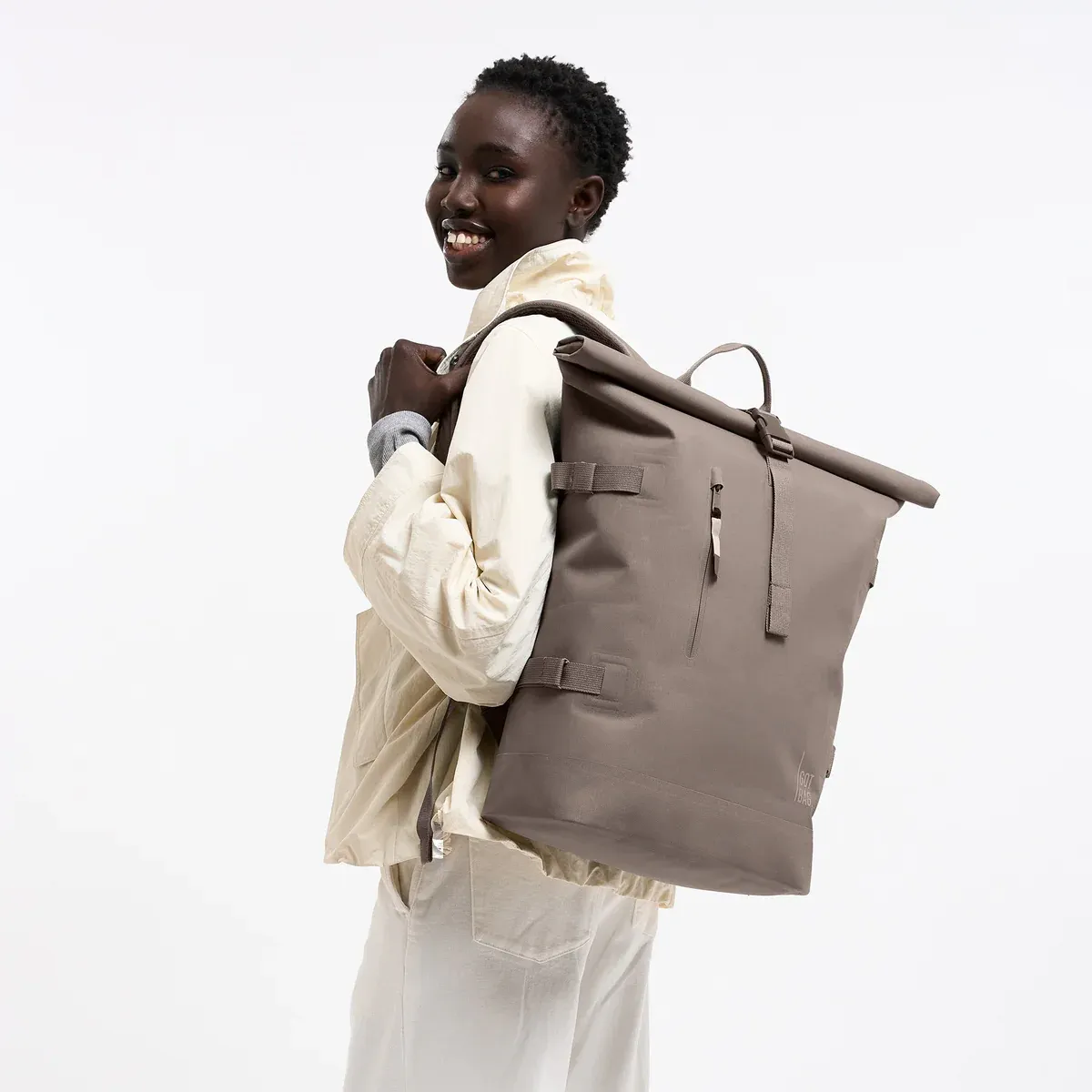 GOT BAG Rolltop 2.0 Oyster Monochrome – foto lifestyle 1 | sostenibile | Bag-Age