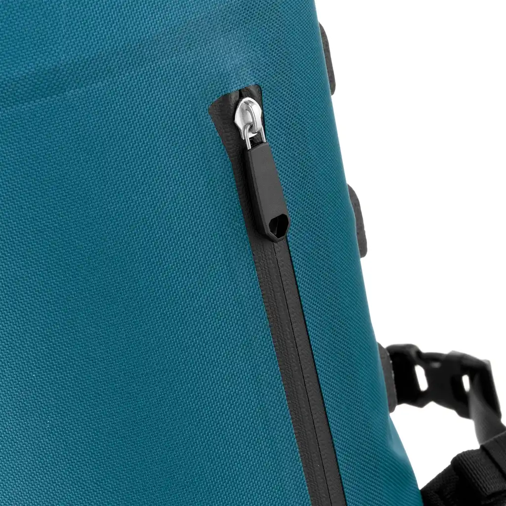 ORTLIEB Commuter-Daypack Petrol Laptop Backpack, Detailansicht, bei Bag-Age