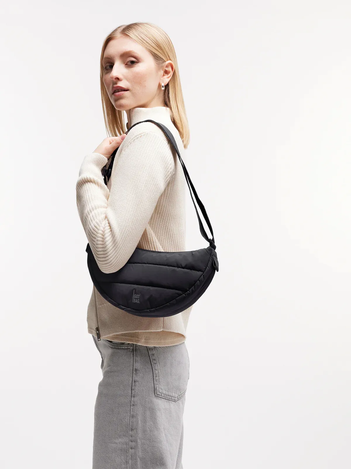 GOT BAG Puffer Moon Bag Small Black Monochrome – lifestyle photo 1 | sustainable | Bag-Age