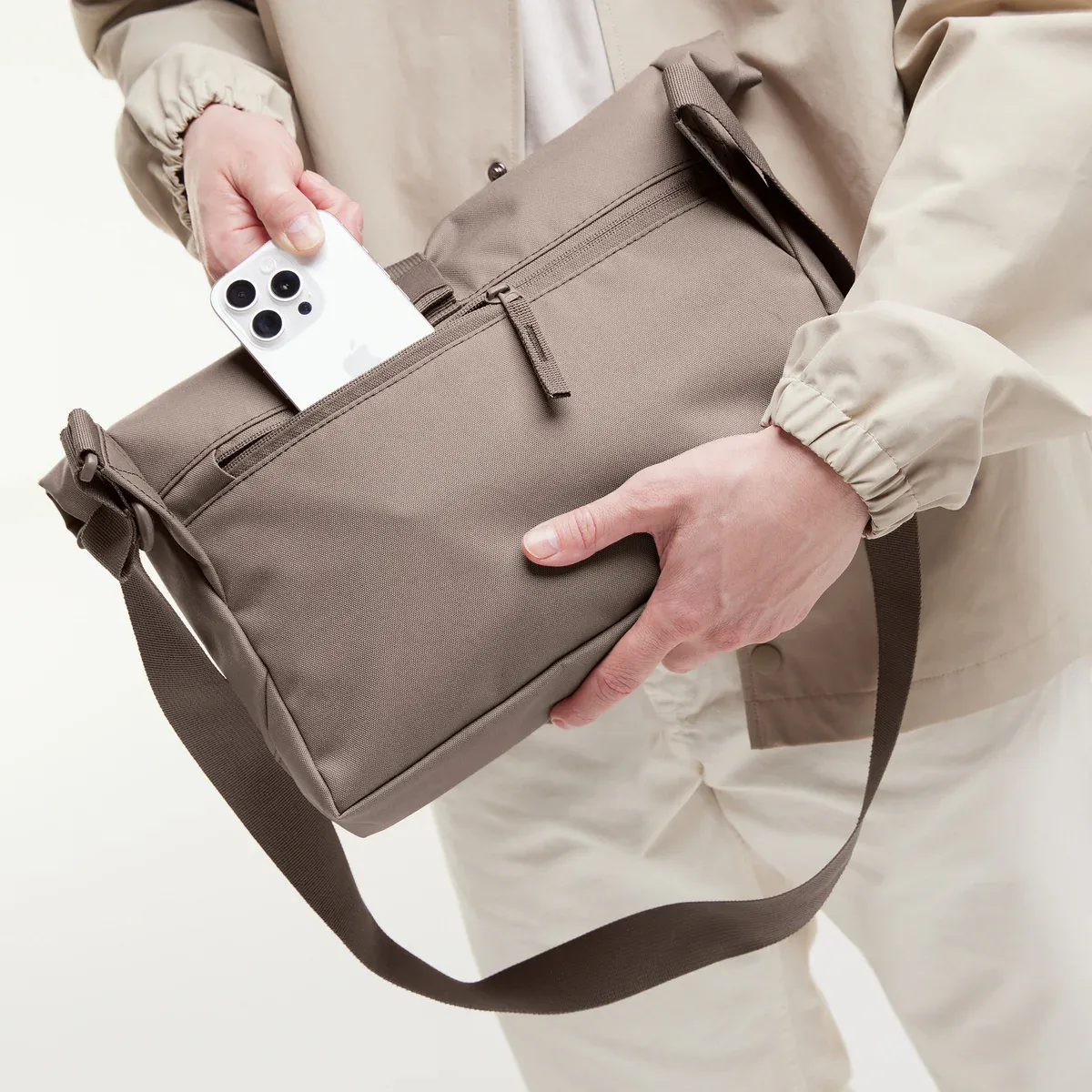 GOT BAG Messenger Bag Oyster Monochrome – productbeeld 1 | duurzaam | Bag-Age