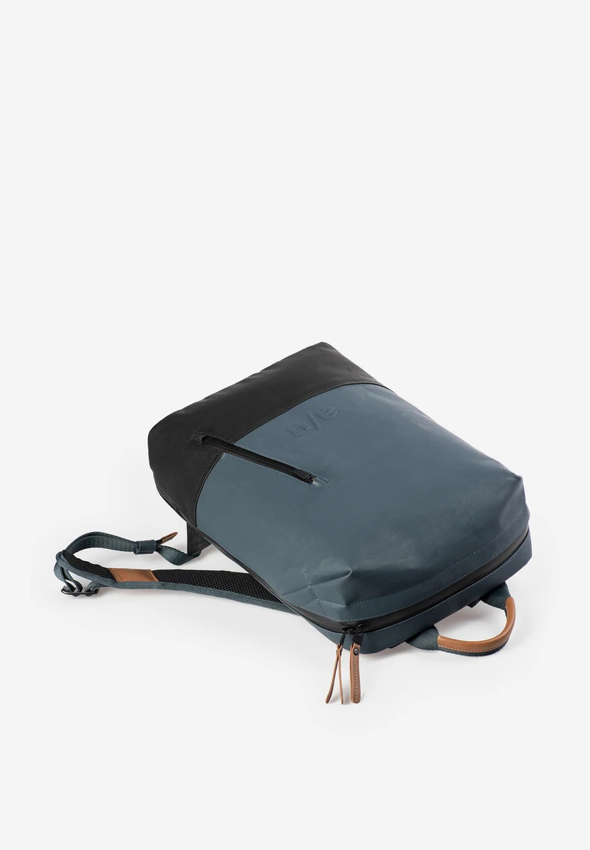 aunts & uncles Tsu Cosmic Void bag, back view, at Bag-Age Berlin