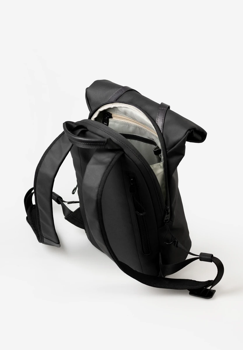 aunts & uncles Kiso RE Black bag, back view, at Bag-Age Berlin