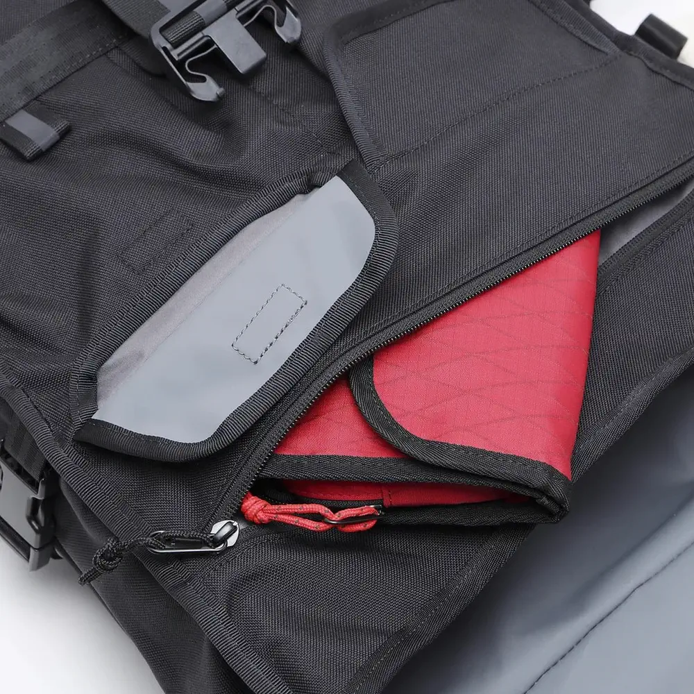 Chrome Industries Warsaw 30L Pack - compartiment principal ouvert