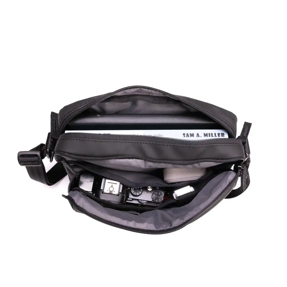 Chrome Industries Pac Shoulder Pouch 3L - scomparto principale aperto