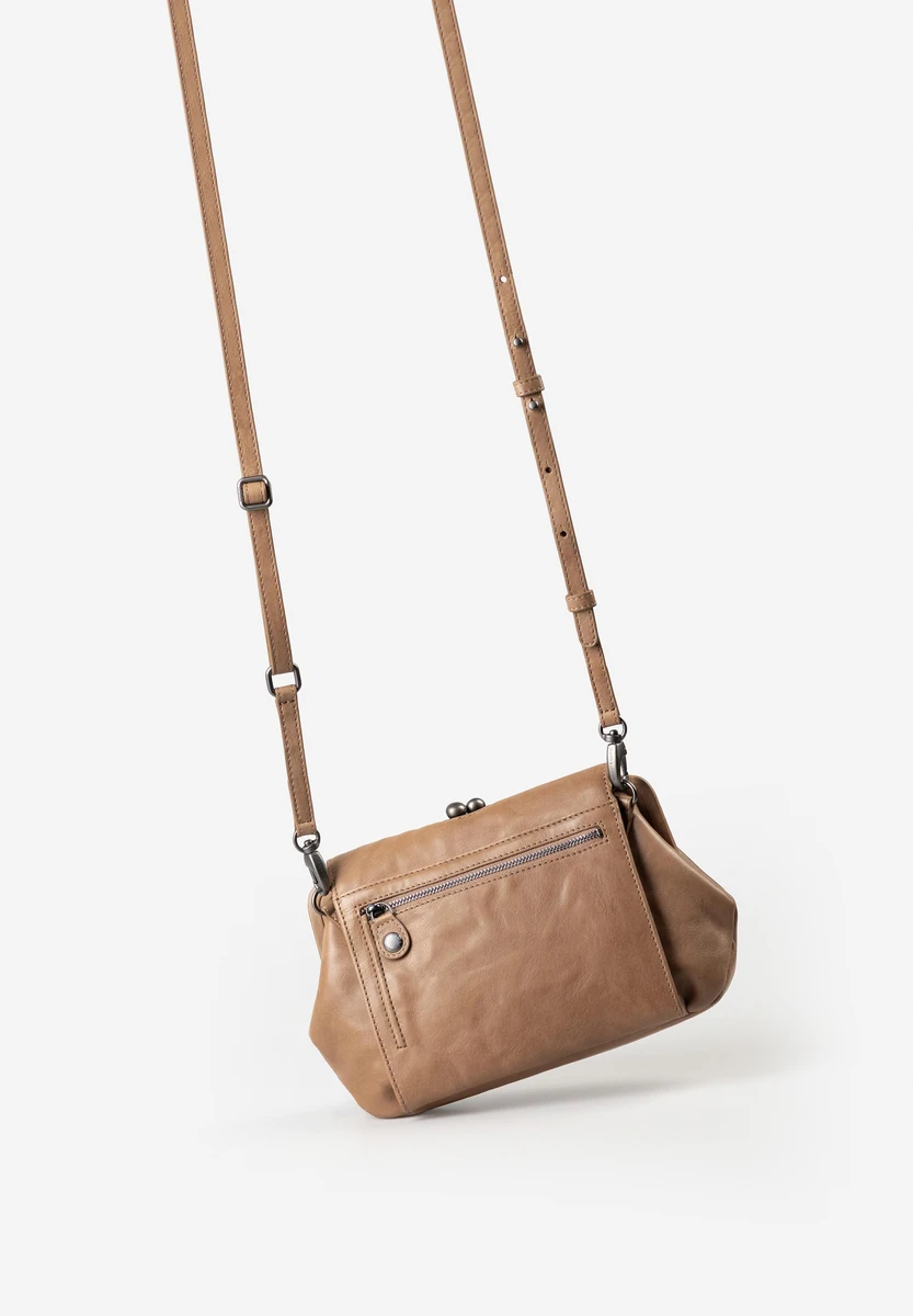 Aunts & Uncles Mrs. Madeline Iced Coffee – bolsa transversal – Bege – vista do produto 2