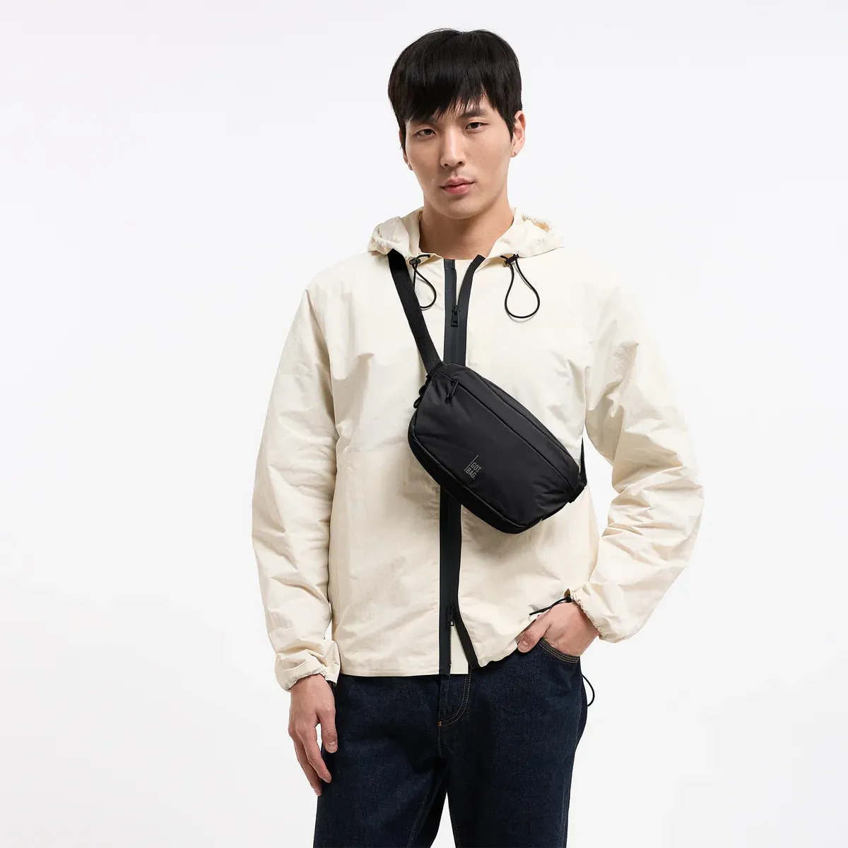GOT BAG Adapt Sling Bag Black Monochrome – lifestylefoto 1 | duurzaam | Bag-Age