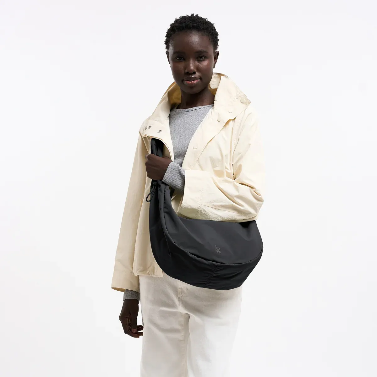 GOT BAG Moon Bag Ruffle Black Monochrome – foto lifestyle 2 | sustentável | Bag-Age